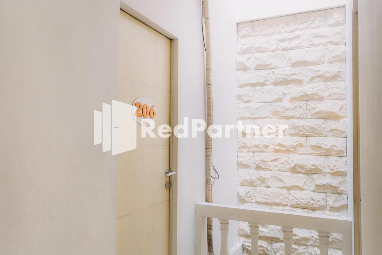 סוראבאיה We Stay Residence Redpartner מראה חיצוני תמונה